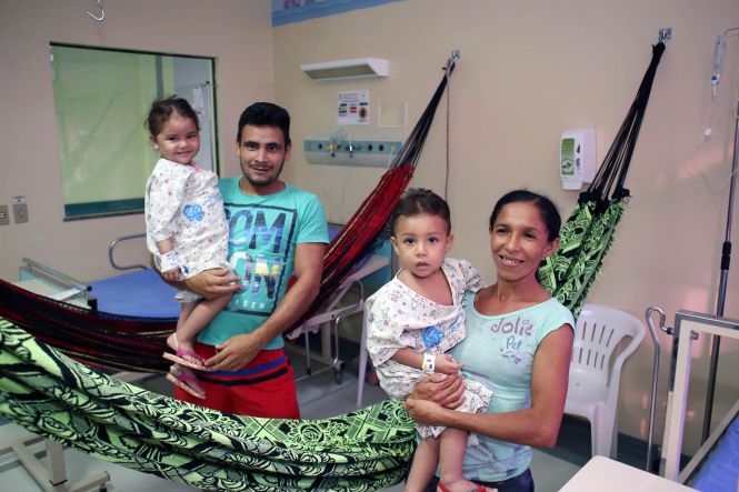 Nas Clínicas Pediátricas, com redes para acompanhantes, atendendo a cultura regional desse costume, proporcionando conforto e acolhimento ribeirinhos.

FOTO: HRPM - ASCOM
DATA: 10.05.2019
BREVES - PARÁ <div class='credito_fotos'>Foto: Ascom / HRPM   |   <a href='/midias/2019/originais/5292ea22-7111-45c8-b5d3-1dfddc75c1ae.jpg' download><i class='fa-solid fa-download'></i> Download</a></div>