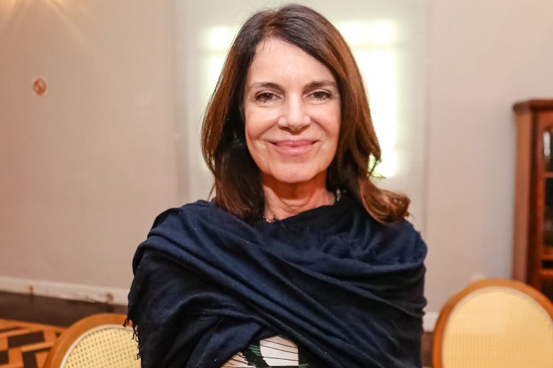 Uma equipe técnica chefiada pela arquiteta carioca Bel Lobo apresentou, na manhã desta terça-feira (13), no Palácio dos Despachos, a primeira versão do projeto arquitetônico Usinas da Paz, construções que serão colocadas em sete territórios da Grande Belém onde o Estado está implantando o Projeto Territórios pela Paz (TerPaz). Para a produção das obras, que terão investimentos da Vale, será assinado um Termo de Cooperação Técnica entre o governo do Pará e a mineradora. <div class='credito_fotos'>Foto: Alex Ribeiro / Ag. Pará   |   <a href='/midias/2019/originais/5293_20190813130529_img_3756.jpg' download><i class='fa-solid fa-download'></i> Download</a></div>