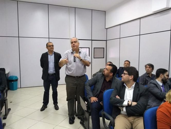 A assinatura de um convênio técnico entre o Sebrae e o Governo do Pará, por meio da Secretaria de Estado de Desenvolvimento Econômico (Sedeme) para ações conjuntas em prol do segmento das micros e pequenas empresas estaduais, marcou a 1ª reunião do Fórum das Microempresas e Empresas de Pequeno Porte do Estado do Pará (Femep).

FOTO: VALÉRIA NASCIMENTO
DATA: 05.05.2019
BELÉM -PARÁ <div class='credito_fotos'>Foto: Valéria Nascimento    |   <a href='/midias/2019/originais/52bcf9f6-728a-41d2-ad62-c0885cfd04a1.jpg' download><i class='fa-solid fa-download'></i> Download</a></div>