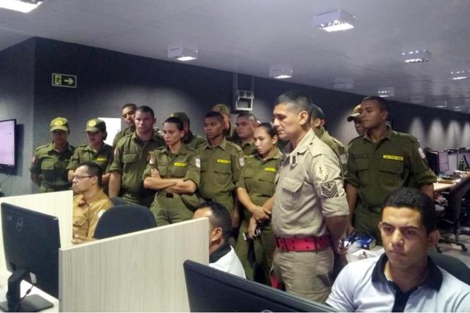 Cerca de 90 alunos soldados do 6º e 7º Batalhão do Centro de Formação e Aperfeiçoamento de Praças Coronel Moreira (Cfap), da Polícia Militar do Pará (PMPA), realizaram visita técnica no Centro Integrado de Operações (Ciop), nesta quarta (20) e quinta-feira (21). O objetivo é ampliar a visão de experiência técnica de trabalho do policial militar, a partir das instruções recebidas no curso e da visualização do funcionamento do Ciop.

FOTO: ASCOM / CIOP
DATA: 21.03.2019
BELÉM - PA <div class='credito_fotos'>Foto: ASCOM /CIOP   |   <a href='/midias/2019/originais/52c23c1a-51ac-44e5-ae3a-5731078e849b.jpg' download><i class='fa-solid fa-download'></i> Download</a></div>