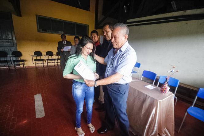 Um grupo de 80 internos do Centro de Recuperação Feminino e da Central de Triagem Metropolitana II de Ananindeua participaram, na manhã desta quarta-feira (17), da certificação do curso de Operador de Computador, promovido pelo Serviço Nacional de Aprendizagem Industrial (Senai), em parceria com a Superintendência do Sistema Penitenciário do Estado (Susipe).

FOTO: ASCOM / SUSIPE
DATA: 17.04.2019
BELÉM -PARÁ <div class='credito_fotos'>Foto: ASCOM / SUSIPE   |   <a href='/midias/2019/originais/53002ad2-d9d4-4128-875a-9a7f4af3ce08.jpg' download><i class='fa-solid fa-download'></i> Download</a></div>