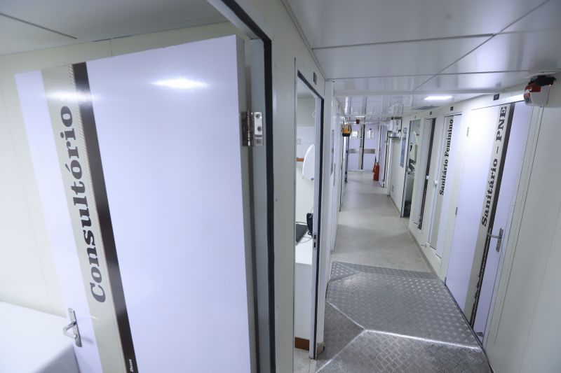 Saúde por todo o Pará! Pensando nisso, o Governo do Estado assinou, na manhã desta segunda-feira (19), um termo de fomento com a Associação Lar São Francisco de Assis na Providência de Deus para oficializar as ações de atendimento médico e odontológico, exames e outros serviços de saúde que serão levados à população ribeirinha pelo barco Papa Francisco.  <div class='credito_fotos'>Foto: Marco Santos / Ag. Pará   |   <a href='/midias/2019/originais/5310_image00007.jpg' download><i class='fa-solid fa-download'></i> Download</a></div>