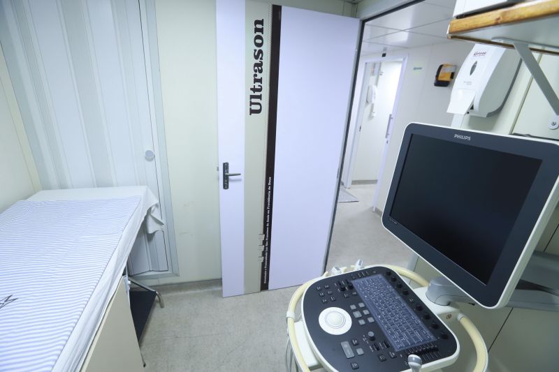 Saúde por todo o Pará! Pensando nisso, o Governo do Estado assinou, na manhã desta segunda-feira (19), um termo de fomento com a Associação Lar São Francisco de Assis na Providência de Deus para oficializar as ações de atendimento médico e odontológico, exames e outros serviços de saúde que serão levados à população ribeirinha pelo barco Papa Francisco.  <div class='credito_fotos'>Foto: Marco Santos / Ag. Pará   |   <a href='/midias/2019/originais/5310_image00010.jpg' download><i class='fa-solid fa-download'></i> Download</a></div>