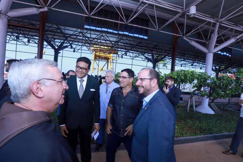 Saúde por todo o Pará! Pensando nisso, o Governo do Estado assinou, na manhã desta segunda-feira (19), um termo de fomento com a Associação Lar São Francisco de Assis na Providência de Deus para oficializar as ações de atendimento médico e odontológico, exames e outros serviços de saúde que serão levados à população ribeirinha pelo barco Papa Francisco.  <div class='credito_fotos'>Foto: Marco Santos / Ag. Pará   |   <a href='/midias/2019/originais/5310_image00014.jpg' download><i class='fa-solid fa-download'></i> Download</a></div>