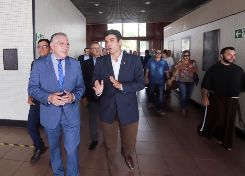 Saúde por todo o Pará! Pensando nisso, o Governo do Estado assinou, na manhã desta segunda-feira (19), um termo de fomento com a Associação Lar São Francisco de Assis na Providência de Deus para oficializar as ações de atendimento médico e odontológico, exames e outros serviços de saúde que serão levados à população ribeirinha pelo barco Papa Francisco.  <div class='credito_fotos'>Foto: Marco Santos / Ag. Pará   |   <a href='/midias/2019/originais/5310_image00018.jpg' download><i class='fa-solid fa-download'></i> Download</a></div>