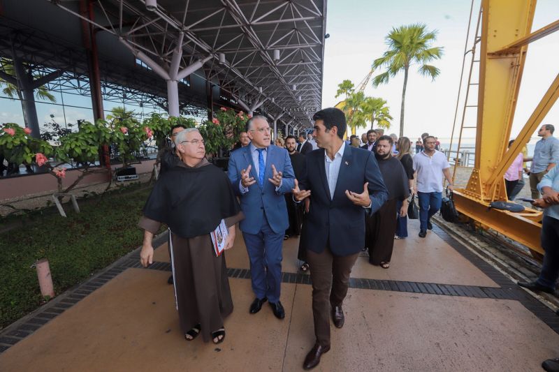 Saúde por todo o Pará! Pensando nisso, o Governo do Estado assinou, na manhã desta segunda-feira (19), um termo de fomento com a Associação Lar São Francisco de Assis na Providência de Deus para oficializar as ações de atendimento médico e odontológico, exames e outros serviços de saúde que serão levados à população ribeirinha pelo barco Papa Francisco.  <div class='credito_fotos'>Foto: Marco Santos / Ag. Pará   |   <a href='/midias/2019/originais/5310_image00020.jpg' download><i class='fa-solid fa-download'></i> Download</a></div>