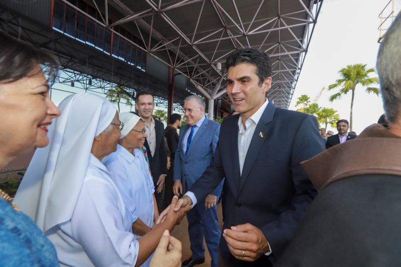 Saúde por todo o Pará! Pensando nisso, o Governo do Estado assinou, na manhã desta segunda-feira (19), um termo de fomento com a Associação Lar São Francisco de Assis na Providência de Deus para oficializar as ações de atendimento médico e odontológico, exames e outros serviços de saúde que serão levados à população ribeirinha pelo barco Papa Francisco.  <div class='credito_fotos'>Foto: Marco Santos / Ag. Pará   |   <a href='/midias/2019/originais/5310_image00021.jpg' download><i class='fa-solid fa-download'></i> Download</a></div>