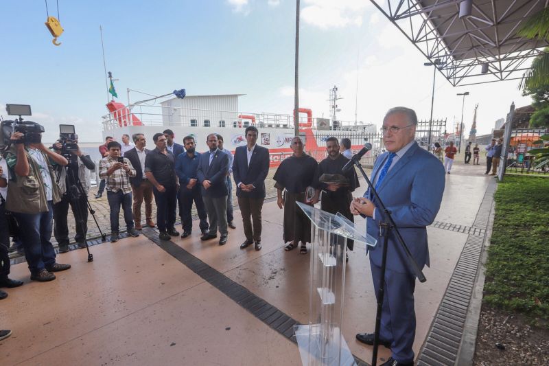 Saúde por todo o Pará! Pensando nisso, o Governo do Estado assinou, na manhã desta segunda-feira (19), um termo de fomento com a Associação Lar São Francisco de Assis na Providência de Deus para oficializar as ações de atendimento médico e odontológico, exames e outros serviços de saúde que serão levados à população ribeirinha pelo barco Papa Francisco.  <div class='credito_fotos'>Foto: Marco Santos / Ag. Pará   |   <a href='/midias/2019/originais/5310_image00028.jpg' download><i class='fa-solid fa-download'></i> Download</a></div>