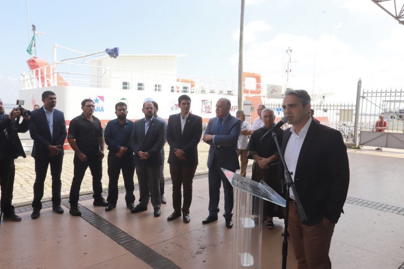 Saúde por todo o Pará! Pensando nisso, o Governo do Estado assinou, na manhã desta segunda-feira (19), um termo de fomento com a Associação Lar São Francisco de Assis na Providência de Deus para oficializar as ações de atendimento médico e odontológico, exames e outros serviços de saúde que serão levados à população ribeirinha pelo barco Papa Francisco.  <div class='credito_fotos'>Foto: Marco Santos / Ag. Pará   |   <a href='/midias/2019/originais/5310_image00030.jpg' download><i class='fa-solid fa-download'></i> Download</a></div>