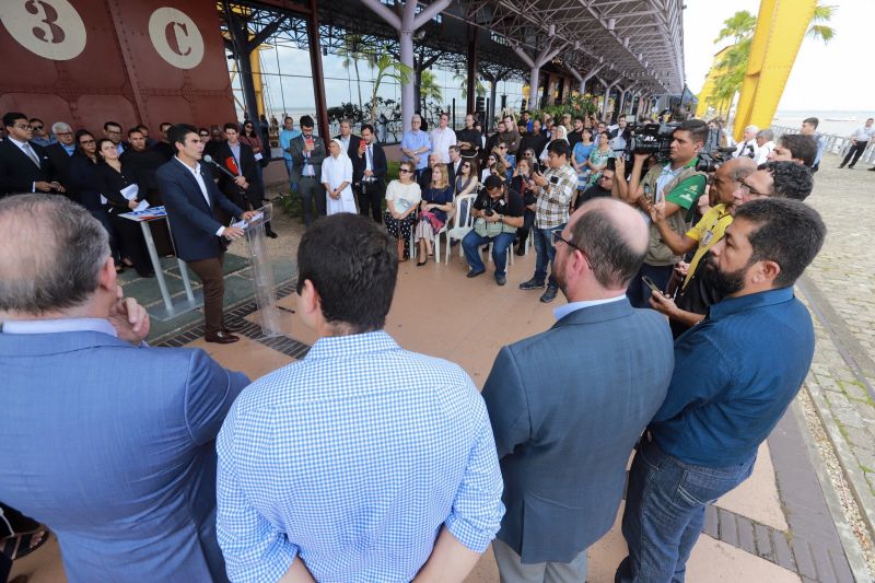 Saúde por todo o Pará! Pensando nisso, o Governo do Estado assinou, na manhã desta segunda-feira (19), um termo de fomento com a Associação Lar São Francisco de Assis na Providência de Deus para oficializar as ações de atendimento médico e odontológico, exames e outros serviços de saúde que serão levados à população ribeirinha pelo barco Papa Francisco.  <div class='credito_fotos'>Foto: Marco Santos / Ag. Pará   |   <a href='/midias/2019/originais/5310_image00034.jpg' download><i class='fa-solid fa-download'></i> Download</a></div>
