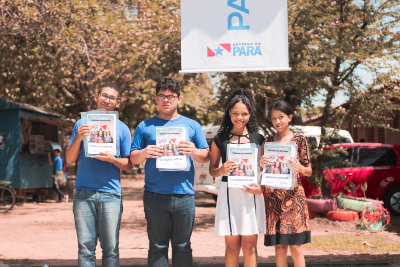 Dando continuidade às ações do programa Territórios pela Paz (TerPaz), o Governo do Pará, através da Fundação ParáPaz, implantou na manhã de hoje (19), dois projetos que farão a diferença no bairro do Icuí, na Escola Celina Del-Tetto, em Ananindeua. <div class='credito_fotos'>Foto: Ana Paula Lima / Ascom ParáPaz   |   <a href='/midias/2019/originais/5311_img_7480.jpg' download><i class='fa-solid fa-download'></i> Download</a></div>