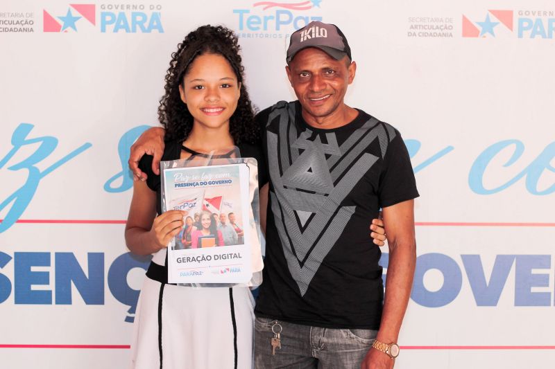 Dando continuidade às ações do programa Territórios pela Paz (TerPaz), o Governo do Pará, através da Fundação ParáPaz, implantou na manhã de hoje (19), dois projetos que farão a diferença no bairro do Icuí, na Escola Celina Del-Tetto, em Ananindeua. <div class='credito_fotos'>Foto: Ana Paula Lima / Ascom ParáPaz   |   <a href='/midias/2019/originais/5311_img_7499.jpg' download><i class='fa-solid fa-download'></i> Download</a></div>