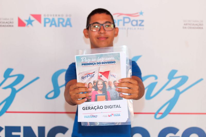 Dando continuidade às ações do programa Territórios pela Paz (TerPaz), o Governo do Pará, através da Fundação ParáPaz, implantou na manhã de hoje (19), dois projetos que farão a diferença no bairro do Icuí, na Escola Celina Del-Tetto, em Ananindeua. <div class='credito_fotos'>Foto: Ana Paula Lima / Ascom ParáPaz   |   <a href='/midias/2019/originais/5311_img_7509.jpg' download><i class='fa-solid fa-download'></i> Download</a></div>