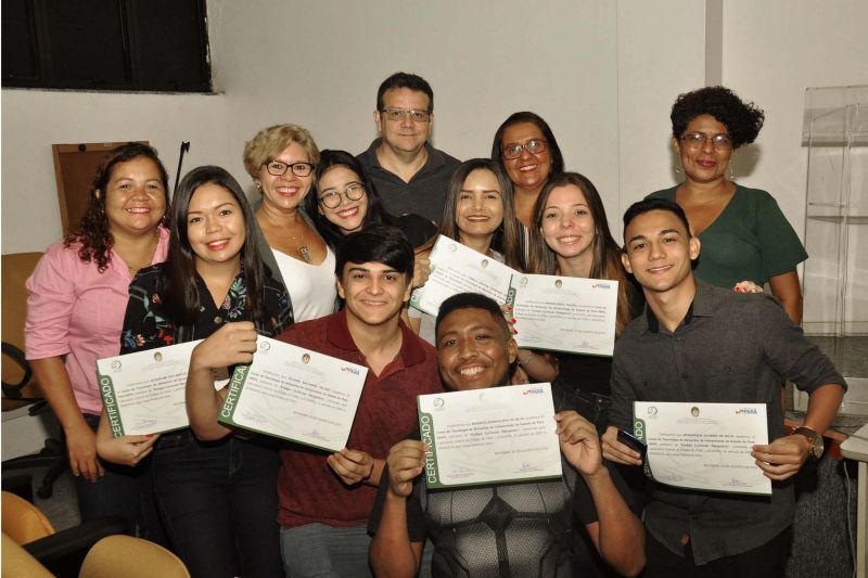Estagiários com a equipe do NEP <div class='credito_fotos'>Foto: José Pantoja / Ascom Sespa   |   <a href='/midias/2019/originais/5313_estagiarioscomaequipedonep.jpg' download><i class='fa-solid fa-download'></i> Download</a></div>