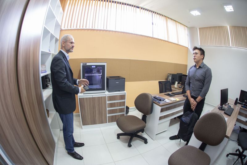 InauguraÃ§Ã£o do EspaÃ§o Empreender, escritÃ³rios da RITU e NITT, miniauditÃ³rio e elevador do Centro de Ciencias Naturais e Tecnologia (CCNT) da Universidade do Estado do ParÃ¡ (Uepa), na manhÃ£ desta terÃ§a-feira, 20, em BelÃ©m.



FOTO: NAILANA THIELY

DATA: 20.08.19

BELÃ‰M-PARÃ <div class='credito_fotos'>Foto: Nailana Thiely / Ascom Uepa   |   <a href='/midias/2019/originais/5317_20.08.19ccntinauguracaoespacoempreenderescritoriosdarituenitteminiauduepa-fotonailanathiely_18.jpg' download><i class='fa-solid fa-download'></i> Download</a></div>