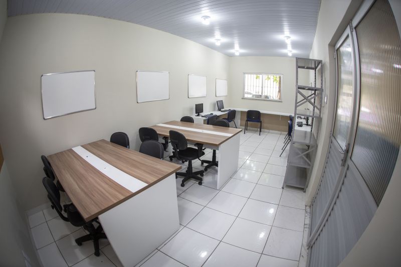 InauguraÃ§Ã£o do EspaÃ§o Empreender, escritÃ³rios da RITU e NITT, miniauditÃ³rio e elevador do Centro de Ciencias Naturais e Tecnologia (CCNT) da Universidade do Estado do ParÃ¡ (Uepa), na manhÃ£ desta terÃ§a-feira, 20, em BelÃ©m.



FOTO: NAILANA THIELY

DATA: 20.08.19

BELÃ‰M-PARÃ <div class='credito_fotos'>Foto: Nailana Thiely / Ascom Uepa   |   <a href='/midias/2019/originais/5317_coworking.jpg' download><i class='fa-solid fa-download'></i> Download</a></div>