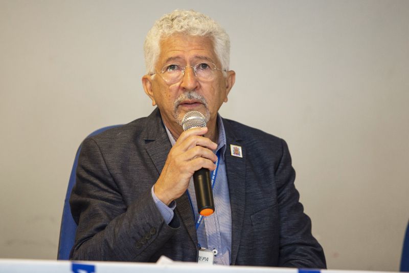 REITOR RUBENS CARDOSO <div class='credito_fotos'>Foto: Nailana Thiely / Ascom Uepa   |   <a href='/midias/2019/originais/5317_reitorrubenscardoso.jpg' download><i class='fa-solid fa-download'></i> Download</a></div>