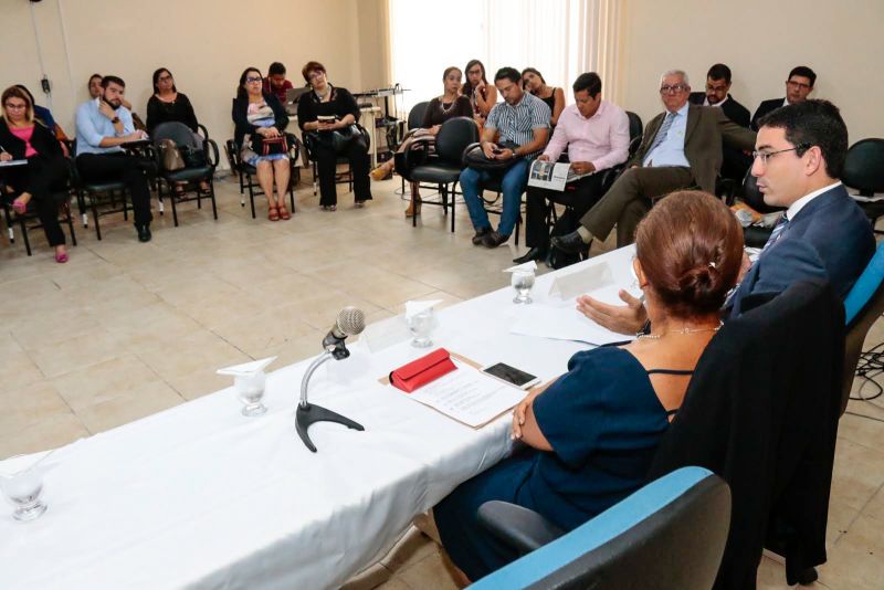 Facilitar o acesso do cidadão aos serviços prestados pelo Governo do Pará. Essa é a principal função da Ouvidoria-Geral do Estado (OGE), cujo trabalho nestes últimos oito meses foi exposto pelo ouvidor-geral Arthur Houat, na tarde desta terça-feira (20), durante palestra na Escola Judicial do Poder Judiciário do Estado do Pará, em Belém. <div class='credito_fotos'>Foto: Ricardo Amanajás / Ag. Pará   |   <a href='/midias/2019/originais/5318__asl6789.jpg' download><i class='fa-solid fa-download'></i> Download</a></div>