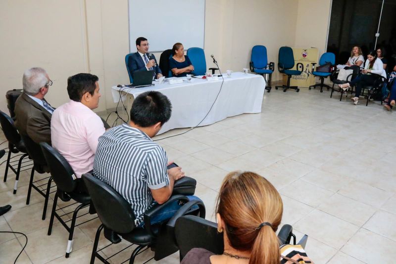 Facilitar o acesso do cidadão aos serviços prestados pelo Governo do Pará. Essa é a principal função da Ouvidoria-Geral do Estado (OGE), cujo trabalho nestes últimos oito meses foi exposto pelo ouvidor-geral Arthur Houat, na tarde desta terça-feira (20), durante palestra na Escola Judicial do Poder Judiciário do Estado do Pará, em Belém. <div class='credito_fotos'>Foto: Ricardo Amanajás / Ag. Pará   |   <a href='/midias/2019/originais/5318__asl6802.jpg' download><i class='fa-solid fa-download'></i> Download</a></div>