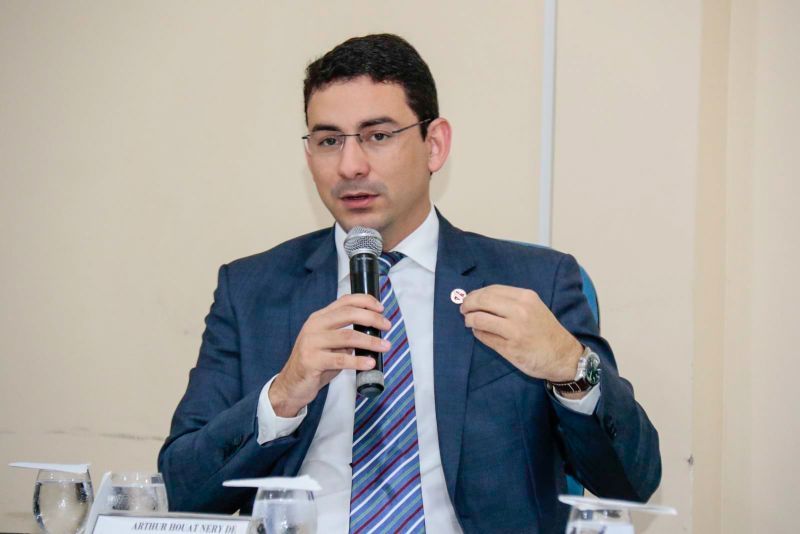 Facilitar o acesso do cidadão aos serviços prestados pelo Governo do Pará. Essa é a principal função da Ouvidoria-Geral do Estado (OGE), cujo trabalho nestes últimos oito meses foi exposto pelo ouvidor-geral Arthur Houat, na tarde desta terça-feira (20), durante palestra na Escola Judicial do Poder Judiciário do Estado do Pará, em Belém. <div class='credito_fotos'>Foto: Ricardo Amanajás / Ag. Pará   |   <a href='/midias/2019/originais/5318__asl6815.jpg' download><i class='fa-solid fa-download'></i> Download</a></div>