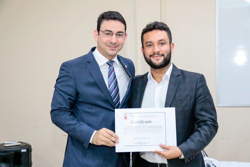 Facilitar o acesso do cidadão aos serviços prestados pelo Governo do Pará. Essa é a principal função da Ouvidoria-Geral do Estado (OGE), cujo trabalho nestes últimos oito meses foi exposto pelo ouvidor-geral Arthur Houat, na tarde desta terça-feira (20), durante palestra na Escola Judicial do Poder Judiciário do Estado do Pará, em Belém. <div class='credito_fotos'>Foto: Ricardo Amanajás / Ag. Pará   |   <a href='/midias/2019/originais/5318__asl6833.jpg' download><i class='fa-solid fa-download'></i> Download</a></div>