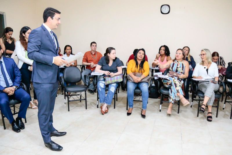 Facilitar o acesso do cidadão aos serviços prestados pelo Governo do Pará. Essa é a principal função da Ouvidoria-Geral do Estado (OGE), cujo trabalho nestes últimos oito meses foi exposto pelo ouvidor-geral Arthur Houat, na tarde desta terça-feira (20), durante palestra na Escola Judicial do Poder Judiciário do Estado do Pará, em Belém. <div class='credito_fotos'>Foto: Ricardo Amanajás / Ag. Pará   |   <a href='/midias/2019/originais/5318__asl6847.jpg' download><i class='fa-solid fa-download'></i> Download</a></div>