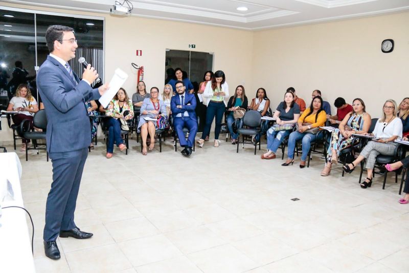 Facilitar o acesso do cidadão aos serviços prestados pelo Governo do Pará. Essa é a principal função da Ouvidoria-Geral do Estado (OGE), cujo trabalho nestes últimos oito meses foi exposto pelo ouvidor-geral Arthur Houat, na tarde desta terça-feira (20), durante palestra na Escola Judicial do Poder Judiciário do Estado do Pará, em Belém. <div class='credito_fotos'>Foto: Ricardo Amanajás / Ag. Pará   |   <a href='/midias/2019/originais/5318__asl6856.jpg' download><i class='fa-solid fa-download'></i> Download</a></div>