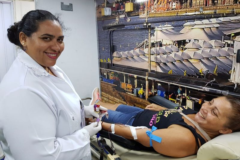 Cristiane Arias Técnica de enfermagem <div class='credito_fotos'>Foto: ASCOM / HEMOPA   |   <a href='/midias/2019/originais/5323_cristianeariastecnicadeenfermagemhemopafoto2.jpg' download><i class='fa-solid fa-download'></i> Download</a></div>