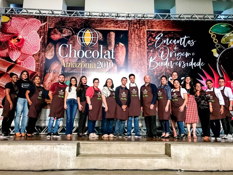 O VI Festival Internacional do Chocolate e Cacau da Amazônia e Flor Pará 2019, promovidos pela Secretaria de Desenvolvimento Agropecuário e da Pesca (Sedap) e Secretaria de Estado e Desenvolvimento Econômico, Mineração e Energia (Sedeme) com o apoio de parceiros, foi lançado oficialmente na noite da quinta-feira (22), durante cerimônia no Espaço São José Liberto, no bairro do Jurunas, em Belém.  <div class='credito_fotos'>Foto: ASCOM / SEDAP   |   <a href='/midias/2019/originais/5331_11.jpg' download><i class='fa-solid fa-download'></i> Download</a></div>