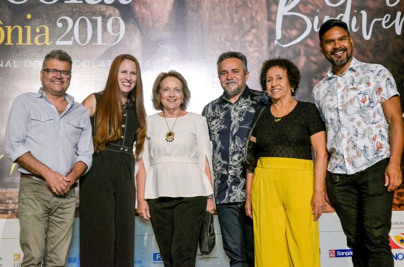 O VI Festival Internacional do Chocolate e Cacau da Amazônia e Flor Pará 2019, promovidos pela Secretaria de Desenvolvimento Agropecuário e da Pesca (Sedap) e Secretaria de Estado e Desenvolvimento Econômico, Mineração e Energia (Sedeme) com o apoio de parceiros, foi lançado oficialmente na noite da quinta-feira (22), durante cerimônia no Espaço São José Liberto, no bairro do Jurunas, em Belém.  <div class='credito_fotos'>Foto: ASCOM / SEDAP   |   <a href='/midias/2019/originais/5331_6.jpg' download><i class='fa-solid fa-download'></i> Download</a></div>