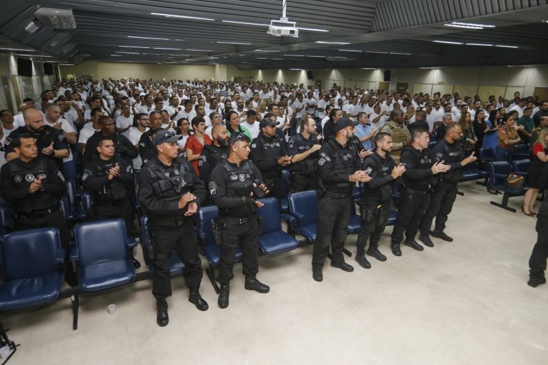 O início do Curso de Formação Profissional do Concurso C-199/2, da Superintendência do Sistema Penitenciário do Estado do Pará (Susipe), foi marcado por uma aula magna motivacional. Com a presença do governador Helder Barbalho, os candidatos a agentes prisionais aprenderam como funciona o sistema carcerário paraense, os desafios da função e os procedimentos que aprenderão durante o curso.  <div class='credito_fotos'>Foto: Marcelo Seabra / Ag. Pará   |   <a href='/midias/2019/originais/5340_20190823165211__mg_0116.jpg' download><i class='fa-solid fa-download'></i> Download</a></div>