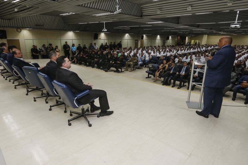 O início do Curso de Formação Profissional do Concurso C-199/2, da Superintendência do Sistema Penitenciário do Estado do Pará (Susipe), foi marcado por uma aula magna motivacional. Com a presença do governador Helder Barbalho, os candidatos a agentes prisionais aprenderam como funciona o sistema carcerário paraense, os desafios da função e os procedimentos que aprenderão durante o curso.  <div class='credito_fotos'>Foto: Marcelo Seabra / Ag. Pará   |   <a href='/midias/2019/originais/5340_20190823170346__mg_0129.jpg' download><i class='fa-solid fa-download'></i> Download</a></div>