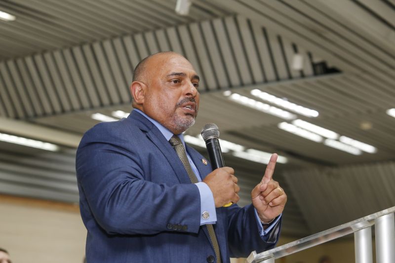 O início do Curso de Formação Profissional do Concurso C-199/2, da Superintendência do Sistema Penitenciário do Estado do Pará (Susipe), foi marcado por uma aula magna motivacional. Com a presença do governador Helder Barbalho, os candidatos a agentes prisionais aprenderam como funciona o sistema carcerário paraense, os desafios da função e os procedimentos que aprenderão durante o curso.  <div class='credito_fotos'>Foto: Marcelo Seabra / Ag. Pará   |   <a href='/midias/2019/originais/5340_20190823170955__mg_0142.jpg' download><i class='fa-solid fa-download'></i> Download</a></div>