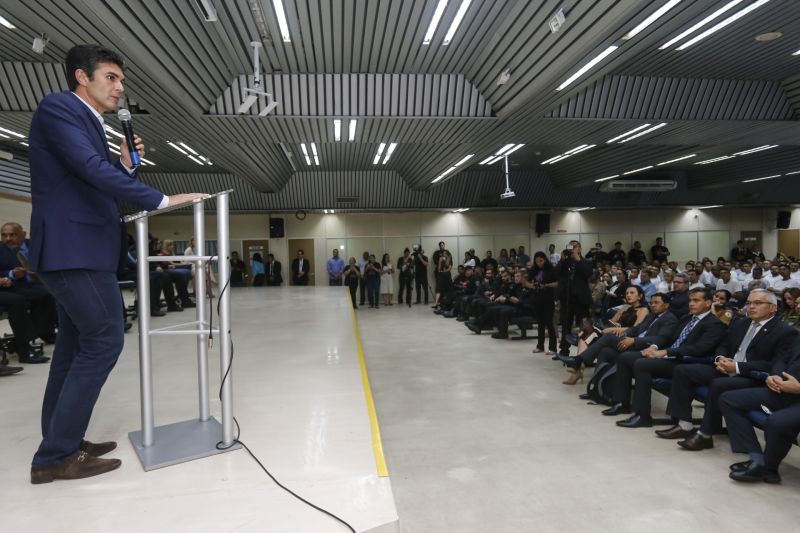 O início do Curso de Formação Profissional do Concurso C-199/2, da Superintendência do Sistema Penitenciário do Estado do Pará (Susipe), foi marcado por uma aula magna motivacional. Com a presença do governador Helder Barbalho, os candidatos a agentes prisionais aprenderam como funciona o sistema carcerário paraense, os desafios da função e os procedimentos que aprenderão durante o curso.  <div class='credito_fotos'>Foto: Marcelo Seabra / Ag. Pará   |   <a href='/midias/2019/originais/5340_20190823172023__mg_0153.jpg' download><i class='fa-solid fa-download'></i> Download</a></div>