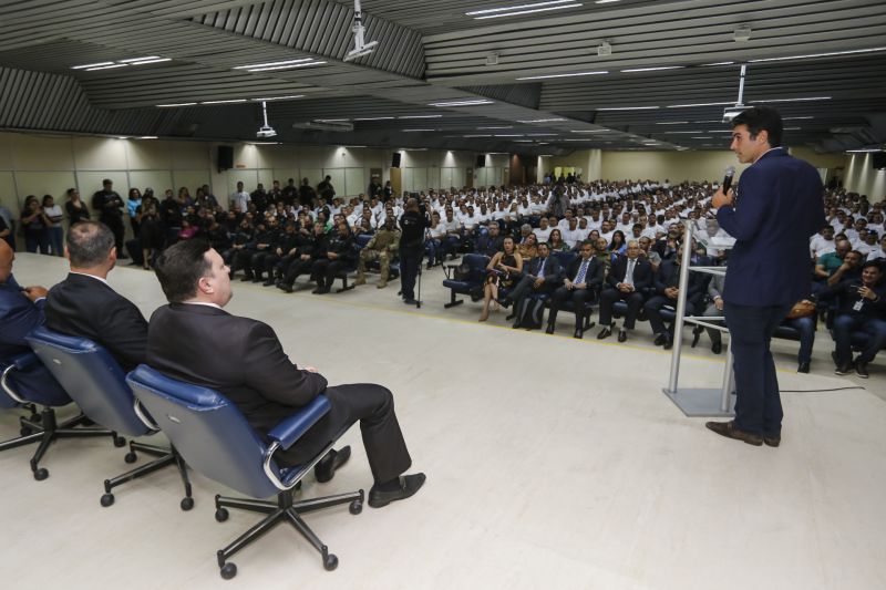 O início do Curso de Formação Profissional do Concurso C-199/2, da Superintendência do Sistema Penitenciário do Estado do Pará (Susipe), foi marcado por uma aula magna motivacional. Com a presença do governador Helder Barbalho, os candidatos a agentes prisionais aprenderam como funciona o sistema carcerário paraense, os desafios da função e os procedimentos que aprenderão durante o curso.  <div class='credito_fotos'>Foto: Marcelo Seabra / Ag. Pará   |   <a href='/midias/2019/originais/5340_20190823172145__mg_0156.jpg' download><i class='fa-solid fa-download'></i> Download</a></div>