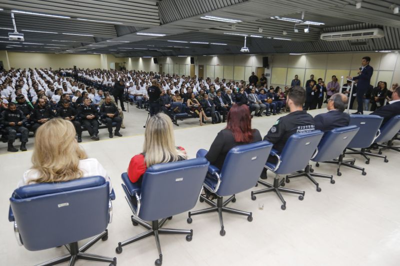 O início do Curso de Formação Profissional do Concurso C-199/2, da Superintendência do Sistema Penitenciário do Estado do Pará (Susipe), foi marcado por uma aula magna motivacional. Com a presença do governador Helder Barbalho, os candidatos a agentes prisionais aprenderam como funciona o sistema carcerário paraense, os desafios da função e os procedimentos que aprenderão durante o curso.  <div class='credito_fotos'>Foto: Marcelo Seabra / Ag. Pará   |   <a href='/midias/2019/originais/5340_20190823172257__mg_0165.jpg' download><i class='fa-solid fa-download'></i> Download</a></div>