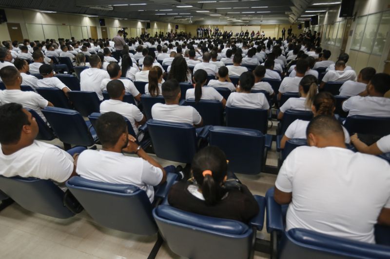 O início do Curso de Formação Profissional do Concurso C-199/2, da Superintendência do Sistema Penitenciário do Estado do Pará (Susipe), foi marcado por uma aula magna motivacional. Com a presença do governador Helder Barbalho, os candidatos a agentes prisionais aprenderam como funciona o sistema carcerário paraense, os desafios da função e os procedimentos que aprenderão durante o curso.  <div class='credito_fotos'>Foto: Marcelo Seabra / Ag. Pará   |   <a href='/midias/2019/originais/5340_20190823172432__mg_0172.jpg' download><i class='fa-solid fa-download'></i> Download</a></div>