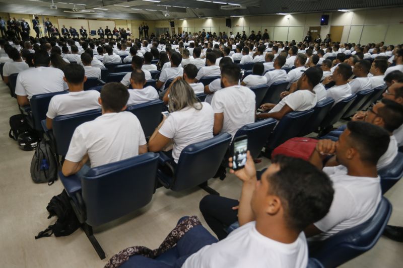 O início do Curso de Formação Profissional do Concurso C-199/2, da Superintendência do Sistema Penitenciário do Estado do Pará (Susipe), foi marcado por uma aula magna motivacional. Com a presença do governador Helder Barbalho, os candidatos a agentes prisionais aprenderam como funciona o sistema carcerário paraense, os desafios da função e os procedimentos que aprenderão durante o curso.  <div class='credito_fotos'>Foto: Marcelo Seabra / Ag. Pará   |   <a href='/midias/2019/originais/5340_20190823172553__mg_0178.jpg' download><i class='fa-solid fa-download'></i> Download</a></div>