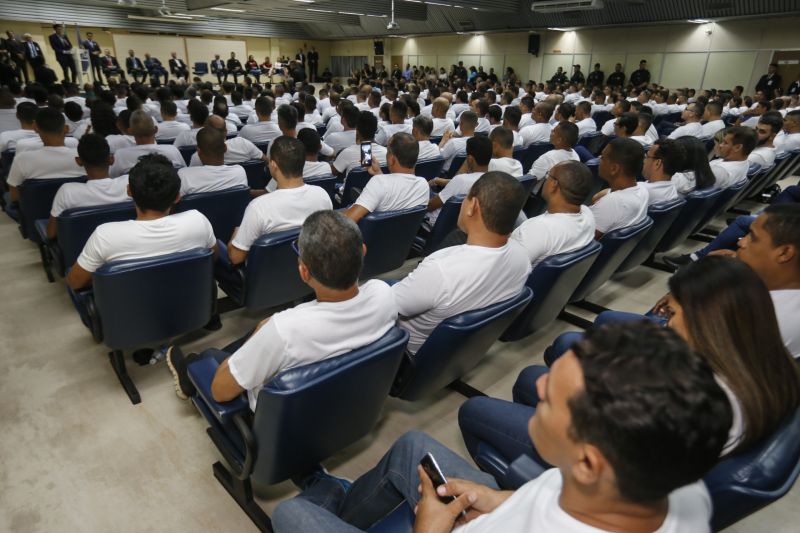 O início do Curso de Formação Profissional do Concurso C-199/2, da Superintendência do Sistema Penitenciário do Estado do Pará (Susipe), foi marcado por uma aula magna motivacional. Com a presença do governador Helder Barbalho, os candidatos a agentes prisionais aprenderam como funciona o sistema carcerário paraense, os desafios da função e os procedimentos que aprenderão durante o curso.  <div class='credito_fotos'>Foto: Marcelo Seabra / Ag. Pará   |   <a href='/midias/2019/originais/5340_20190823172613__mg_0183.jpg' download><i class='fa-solid fa-download'></i> Download</a></div>