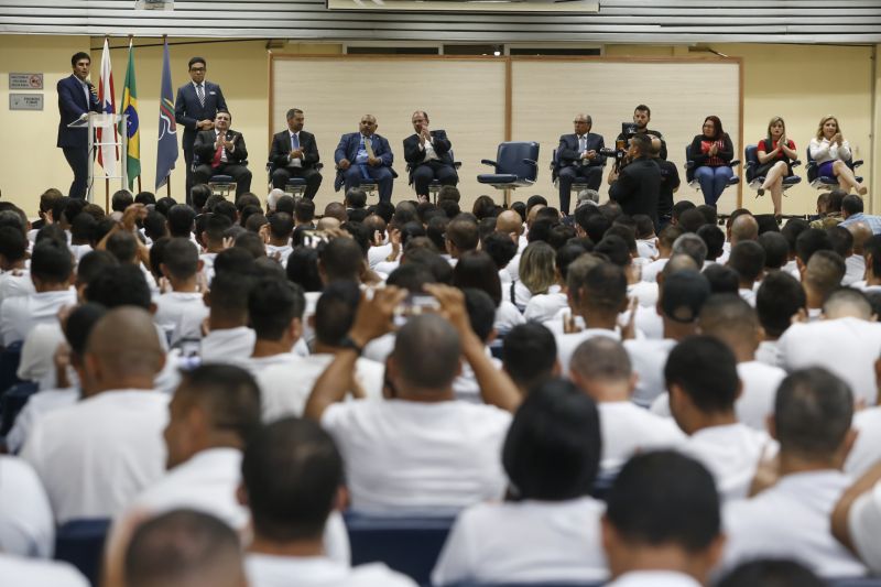 O início do Curso de Formação Profissional do Concurso C-199/2, da Superintendência do Sistema Penitenciário do Estado do Pará (Susipe), foi marcado por uma aula magna motivacional. Com a presença do governador Helder Barbalho, os candidatos a agentes prisionais aprenderam como funciona o sistema carcerário paraense, os desafios da função e os procedimentos que aprenderão durante o curso.  <div class='credito_fotos'>Foto: Marcelo Seabra / Ag. Pará   |   <a href='/midias/2019/originais/5340_20190823172924__mg_0193.jpg' download><i class='fa-solid fa-download'></i> Download</a></div>