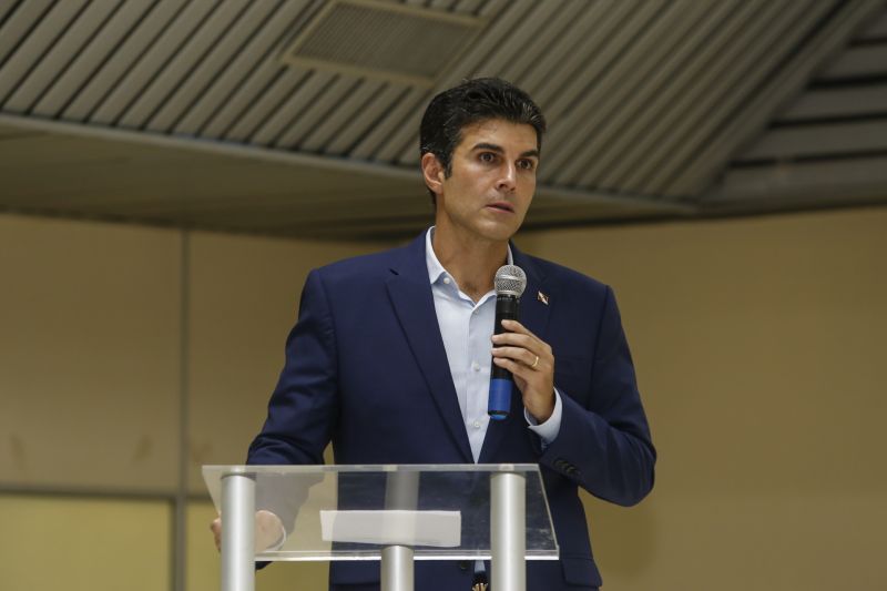 O início do Curso de Formação Profissional do Concurso C-199/2, da Superintendência do Sistema Penitenciário do Estado do Pará (Susipe), foi marcado por uma aula magna motivacional. Com a presença do governador Helder Barbalho, os candidatos a agentes prisionais aprenderam como funciona o sistema carcerário paraense, os desafios da função e os procedimentos que aprenderão durante o curso.  <div class='credito_fotos'>Foto: Marcelo Seabra / Ag. Pará   |   <a href='/midias/2019/originais/5340_20190823173117__mg_0202.jpg' download><i class='fa-solid fa-download'></i> Download</a></div>