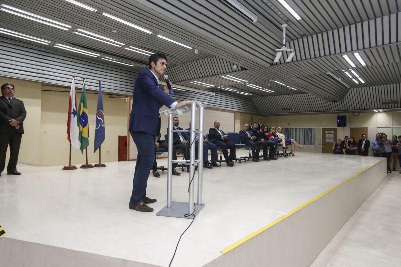 O início do Curso de Formação Profissional do Concurso C-199/2, da Superintendência do Sistema Penitenciário do Estado do Pará (Susipe), foi marcado por uma aula magna motivacional. Com a presença do governador Helder Barbalho, os candidatos a agentes prisionais aprenderam como funciona o sistema carcerário paraense, os desafios da função e os procedimentos que aprenderão durante o curso.  <div class='credito_fotos'>Foto: Marcelo Seabra / Ag. Pará   |   <a href='/midias/2019/originais/5340_20190823173538__mg_0221.jpg' download><i class='fa-solid fa-download'></i> Download</a></div>