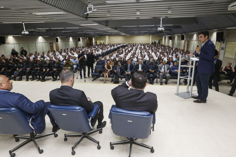O início do Curso de Formação Profissional do Concurso C-199/2, da Superintendência do Sistema Penitenciário do Estado do Pará (Susipe), foi marcado por uma aula magna motivacional. Com a presença do governador Helder Barbalho, os candidatos a agentes prisionais aprenderam como funciona o sistema carcerário paraense, os desafios da função e os procedimentos que aprenderão durante o curso.  <div class='credito_fotos'>Foto: Marcelo Seabra / Ag. Pará   |   <a href='/midias/2019/originais/5340_20190823173734__mg_0225.jpg' download><i class='fa-solid fa-download'></i> Download</a></div>