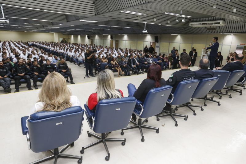 O início do Curso de Formação Profissional do Concurso C-199/2, da Superintendência do Sistema Penitenciário do Estado do Pará (Susipe), foi marcado por uma aula magna motivacional. Com a presença do governador Helder Barbalho, os candidatos a agentes prisionais aprenderam como funciona o sistema carcerário paraense, os desafios da função e os procedimentos que aprenderão durante o curso.  <div class='credito_fotos'>Foto: Marcelo Seabra / Ag. Pará   |   <a href='/midias/2019/originais/5340_20190823173852__mg_0228.jpg' download><i class='fa-solid fa-download'></i> Download</a></div>