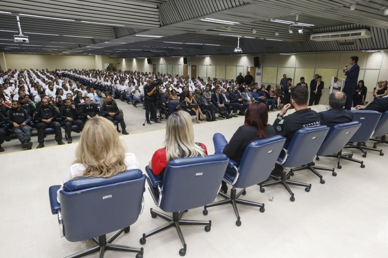 O início do Curso de Formação Profissional do Concurso C-199/2, da Superintendência do Sistema Penitenciário do Estado do Pará (Susipe), foi marcado por uma aula magna motivacional. Com a presença do governador Helder Barbalho, os candidatos a agentes prisionais aprenderam como funciona o sistema carcerário paraense, os desafios da função e os procedimentos que aprenderão durante o curso.  <div class='credito_fotos'>Foto: Marcelo Seabra / Ag. Pará   |   <a href='/midias/2019/originais/5340_20190823173855__mg_0231.jpg' download><i class='fa-solid fa-download'></i> Download</a></div>