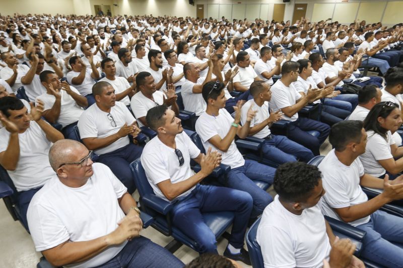 O início do Curso de Formação Profissional do Concurso C-199/2, da Superintendência do Sistema Penitenciário do Estado do Pará (Susipe), foi marcado por uma aula magna motivacional. Com a presença do governador Helder Barbalho, os candidatos a agentes prisionais aprenderam como funciona o sistema carcerário paraense, os desafios da função e os procedimentos que aprenderão durante o curso.  <div class='credito_fotos'>Foto: Marcelo Seabra / Ag. Pará   |   <a href='/midias/2019/originais/5340_20190823174427__mg_0239.jpg' download><i class='fa-solid fa-download'></i> Download</a></div>
