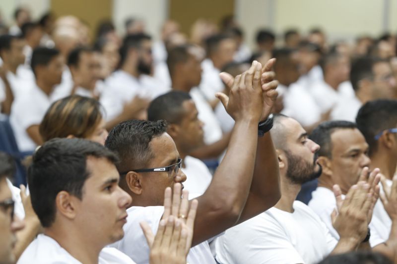 O início do Curso de Formação Profissional do Concurso C-199/2, da Superintendência do Sistema Penitenciário do Estado do Pará (Susipe), foi marcado por uma aula magna motivacional. Com a presença do governador Helder Barbalho, os candidatos a agentes prisionais aprenderam como funciona o sistema carcerário paraense, os desafios da função e os procedimentos que aprenderão durante o curso.  <div class='credito_fotos'>Foto: Marcelo Seabra / Ag. Pará   |   <a href='/midias/2019/originais/5340_20190823174906__mg_0243.jpg' download><i class='fa-solid fa-download'></i> Download</a></div>