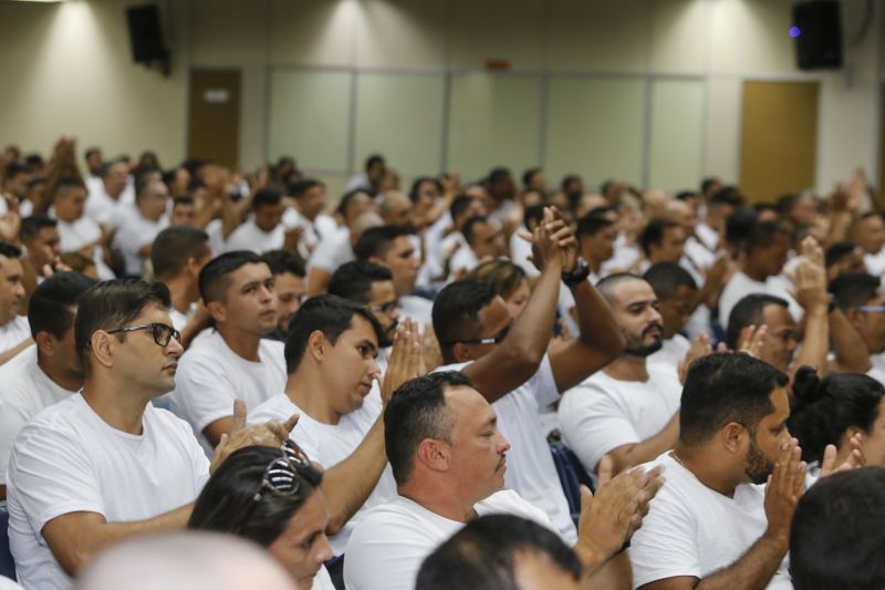 O início do Curso de Formação Profissional do Concurso C-199/2, da Superintendência do Sistema Penitenciário do Estado do Pará (Susipe), foi marcado por uma aula magna motivacional. Com a presença do governador Helder Barbalho, os candidatos a agentes prisionais aprenderam como funciona o sistema carcerário paraense, os desafios da função e os procedimentos que aprenderão durante o curso.  <div class='credito_fotos'>Foto: Marcelo Seabra / Ag. Pará   |   <a href='/midias/2019/originais/5340_20190823175218__mg_0245.jpg' download><i class='fa-solid fa-download'></i> Download</a></div>