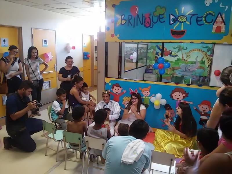 Hospital em Tailândia celebra dia da infância com oferta de serviços qualificados
Com um intenso fluxo de atendimento correspondente a sua importância na assistência de baixa média complexidade na mesorregião do nordeste paraense, o Hospital Geral de Tailândia (HGT) celebra o Dia da Infância, festejado neste sábado, 24, com mais 90% do índice de satisfação de seus usuários, que podem contar com o serviço de maternidade, que somente no primeiro semestre deste ano, efetivou 864 partos, entre normais e cesáreos. <div class='credito_fotos'>Foto: ASCOM / HGT   |   <a href='/midias/2019/originais/5341_86130_281010.jpg' download><i class='fa-solid fa-download'></i> Download</a></div>