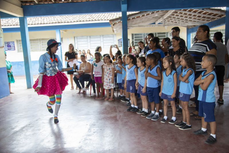 InauguraÃ§Ã£o da Brinquedoteca Prof.a Maria Edinir Alves Bezerra, na manhÃ£ desta sexta-feira, 23 de agosto, no Campus da Universidade do Estado do ParÃ¡ (Uepa) em SÃ£o Miguel do GuamÃ¡. A cerimÃ´nia de abertura teve em sua programaÃ§Ã£o a contaÃ§Ã£o de histÃ³rias do projeto ReciclÃ©ia e a participaÃ§Ã£o de crianÃ§as do Centro de EducaÃ§Ã£o Infantil Nossa Senhora de NazarÃ©.

 

FOTO: NAILANA THIELY

DATA: 23.08.19

SÃƒO MIGUEL DO GUAMÃ - PARÃ <div class='credito_fotos'>Foto: Nailana Thiely / Ascom Uepa   |   <a href='/midias/2019/originais/5342_23.08.19saomigueldoguamainauguracaobrinquedotecauepa-fotonailanathiely_14.jpg' download><i class='fa-solid fa-download'></i> Download</a></div>